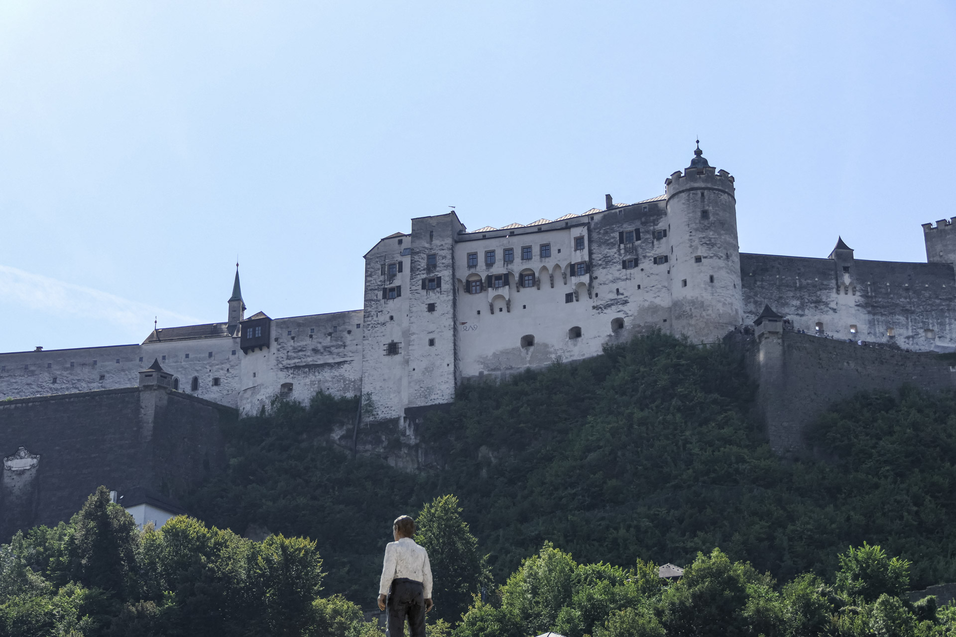 Blick von der Goldenen Kugel hinauf zur Burg