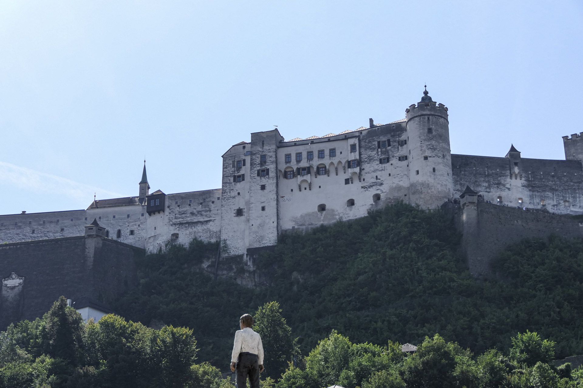 Blick von der Goldenen Kugel hinauf zur Burg